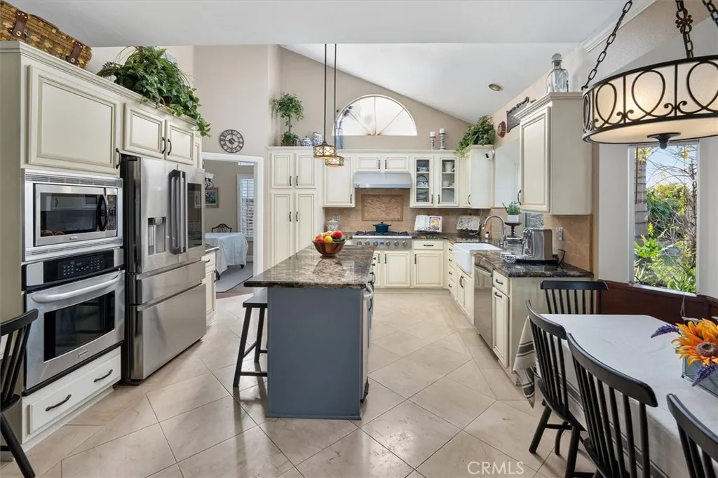 22507 Poplar Street, Saugus, California 91390 home-pic-11