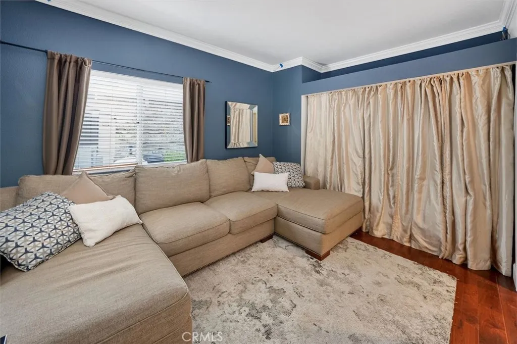 22507 Poplar Street, Saugus, California 91390 home-pic-18