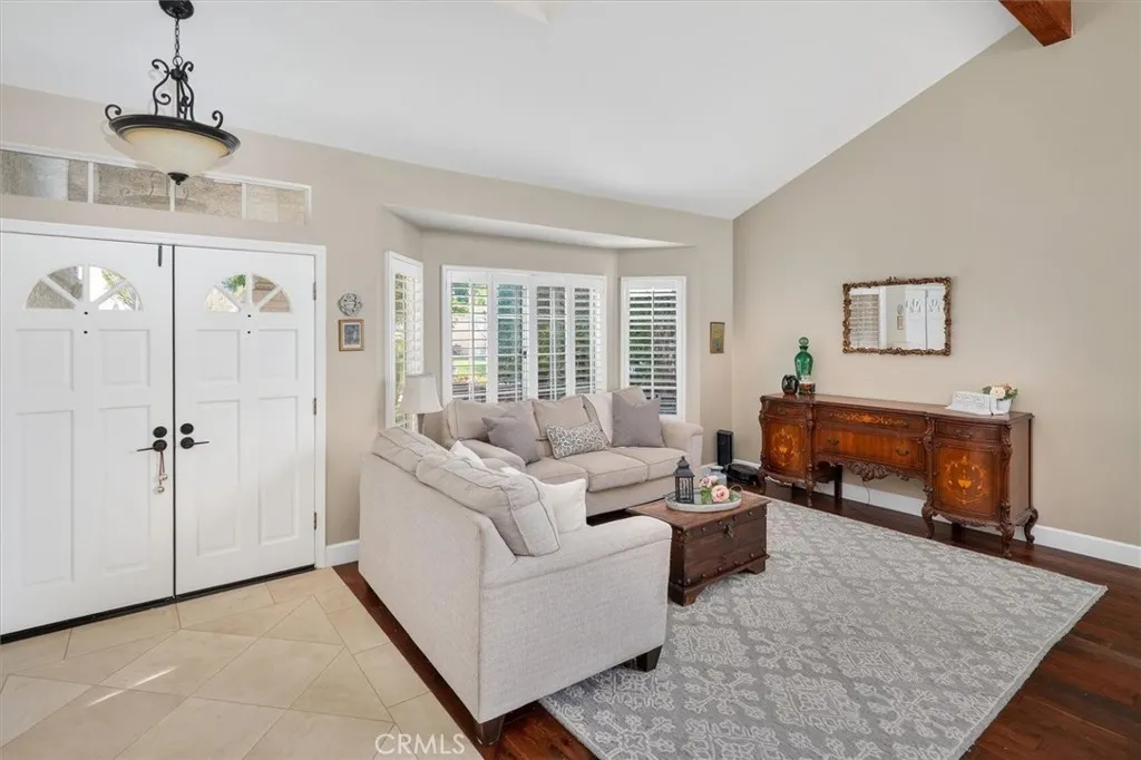 22507 Poplar Street, Saugus, California 91390 home-pic-4