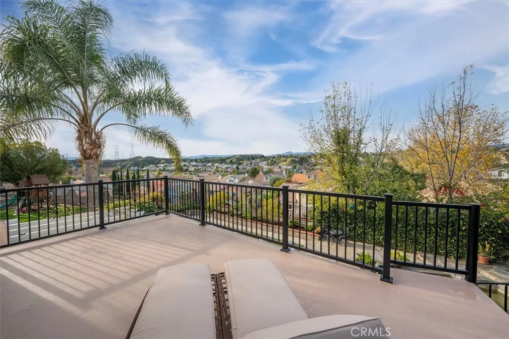 22507 Poplar Street, Saugus, California 91390 home-pic-35