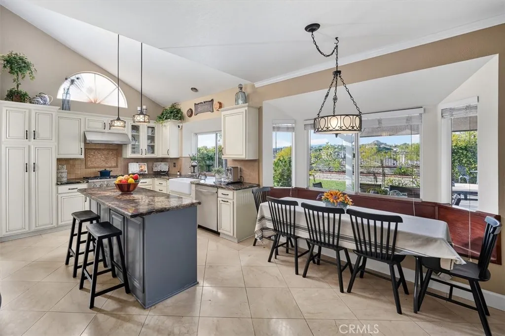 22507 Poplar Street, Saugus, California 91390 home-pic-10