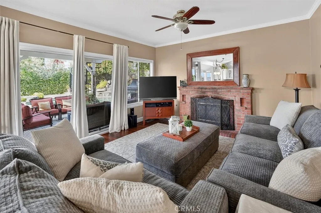 22507 Poplar Street, Saugus, California 91390 home-pic-14