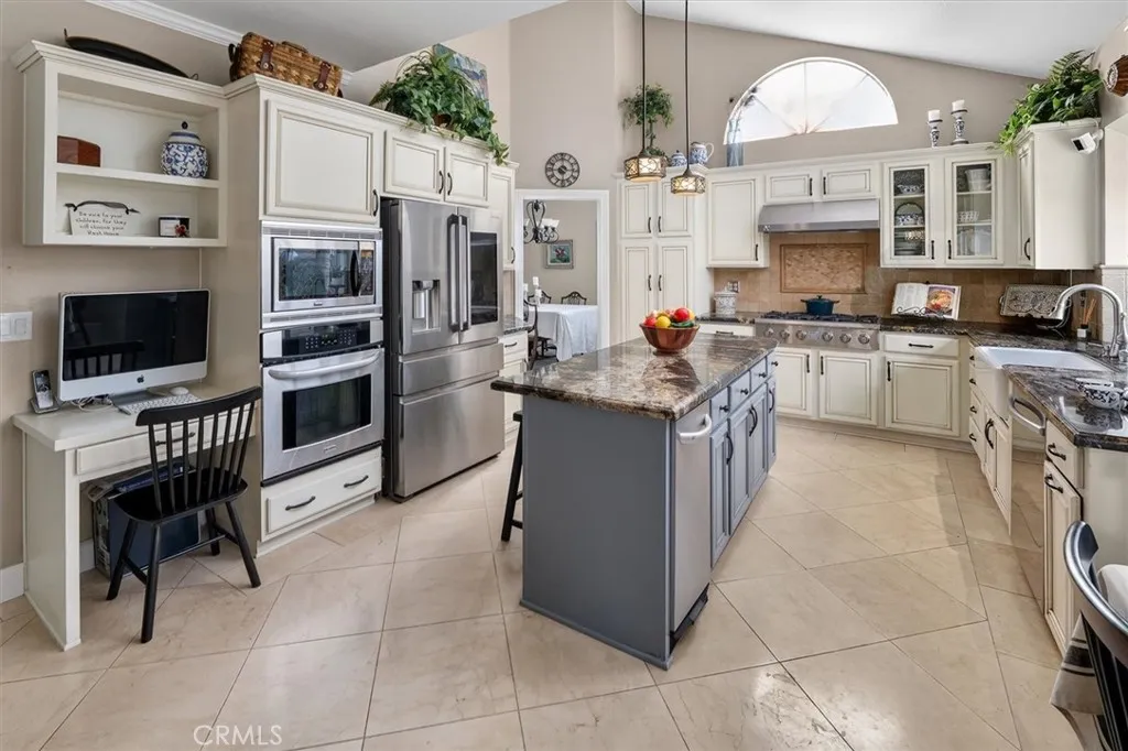 22507 Poplar Street, Saugus, California 91390 home-pic-8