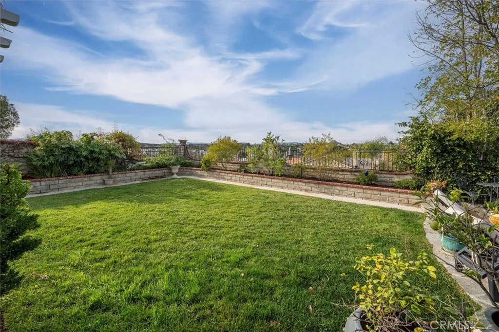 22507 Poplar Street, Saugus, California 91390 home-pic-22