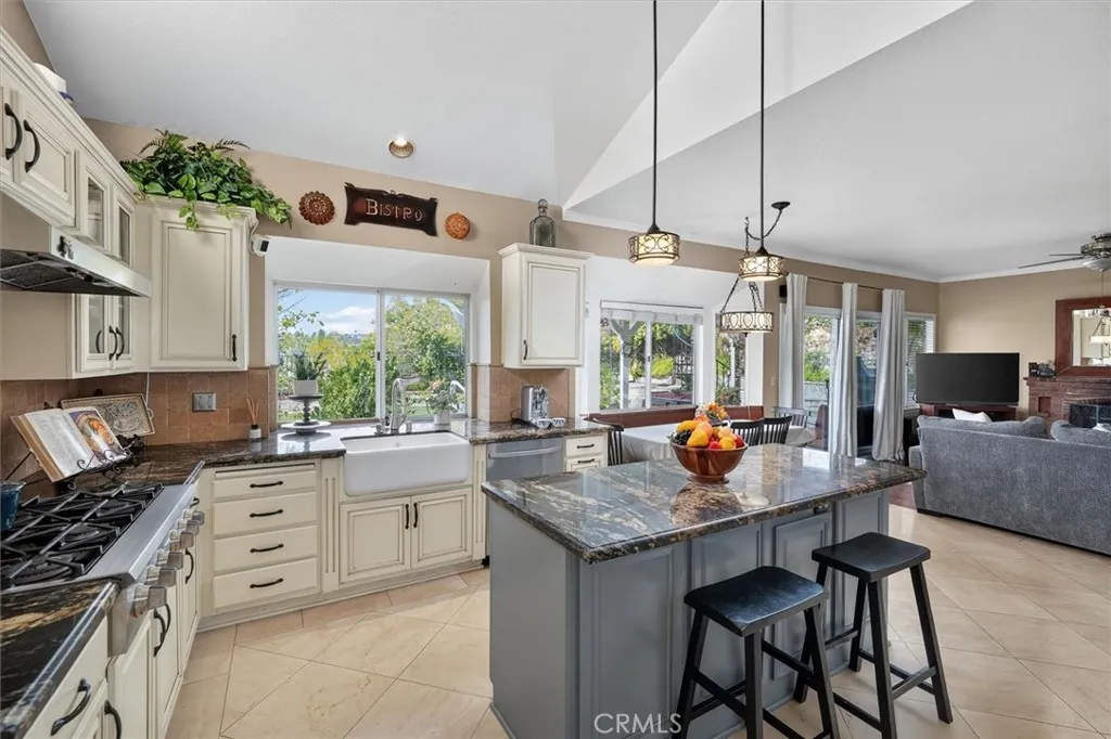 22507 Poplar Street, Saugus, California 91390 home-pic-9