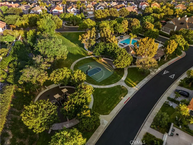 Crest de Community Park and Pool