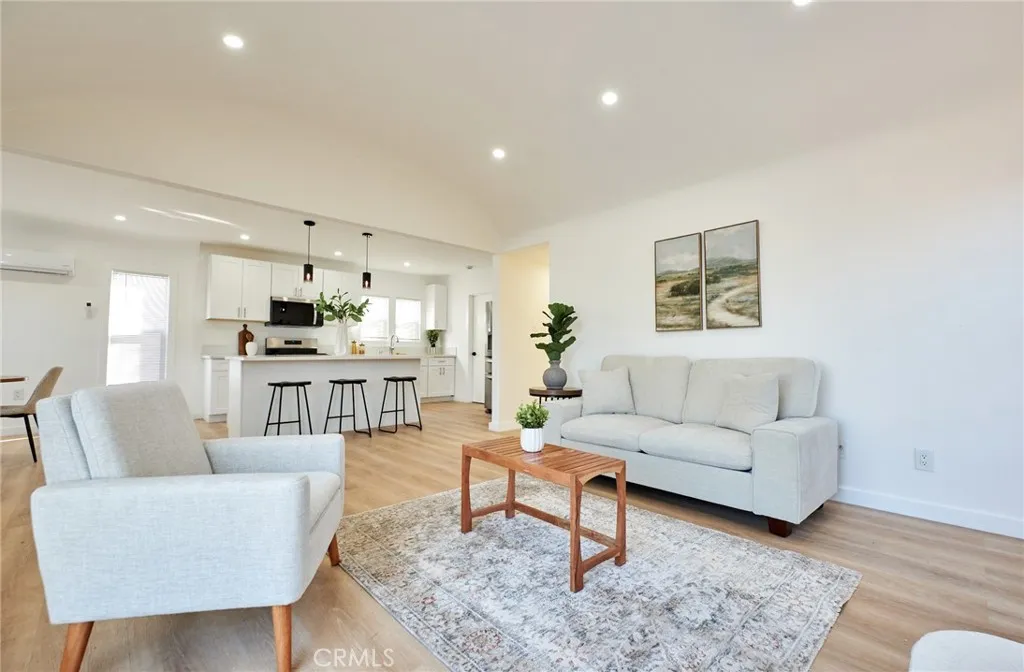 1960 W 67th, Los Angeles, California 90047 home-pic-8