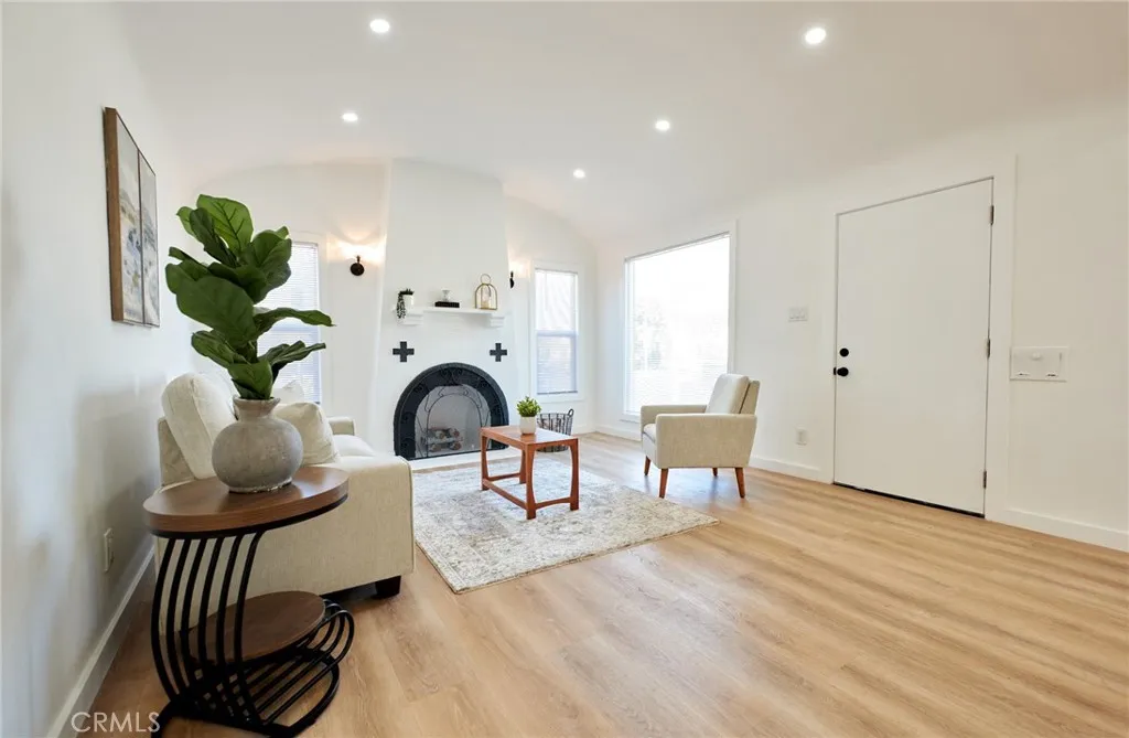 1960 W 67th, Los Angeles, California 90047 home-pic-6