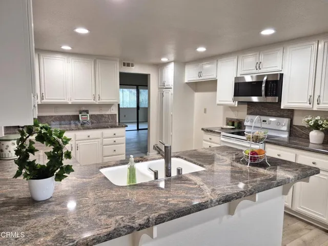 42036 Village 42 WeSellLeisureVillage (1