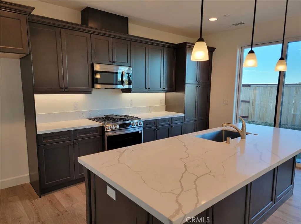725 Manor Lane, Paso Robles, California 93446 home-pic-4