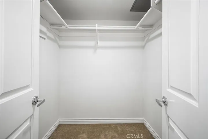 walk in closet primary suite