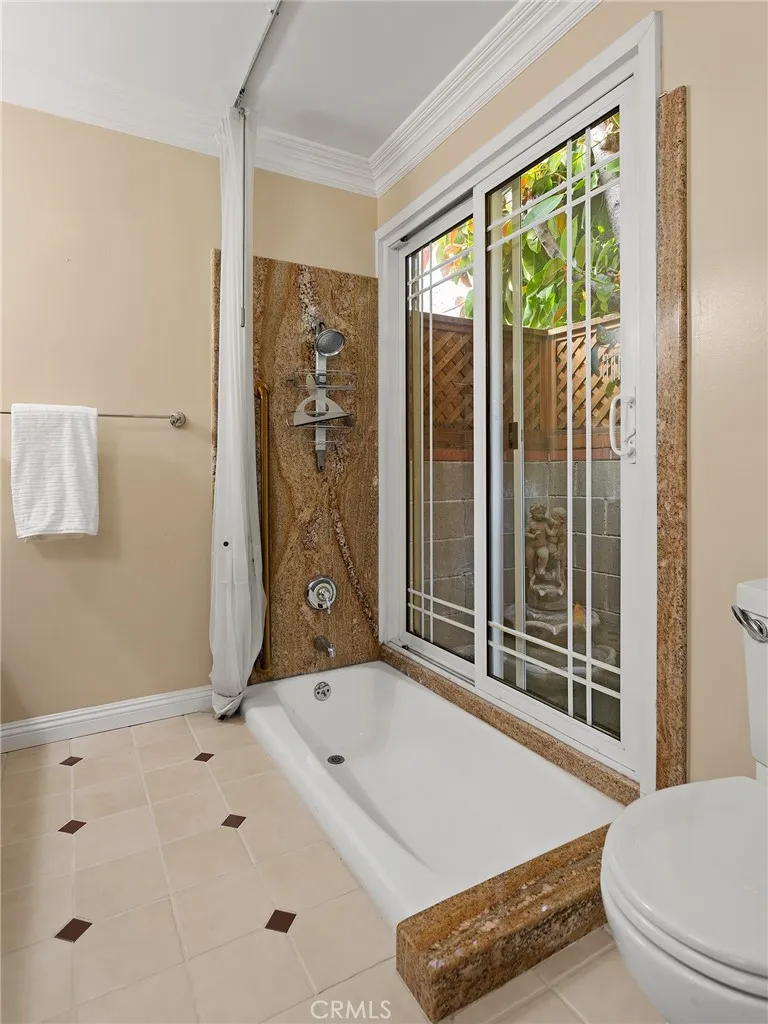 1516 N Pepper Street, Burbank, California 91505 home-pic-28