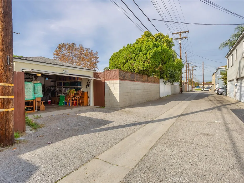 1516 N Pepper Street, Burbank, California 91505 home-pic-34