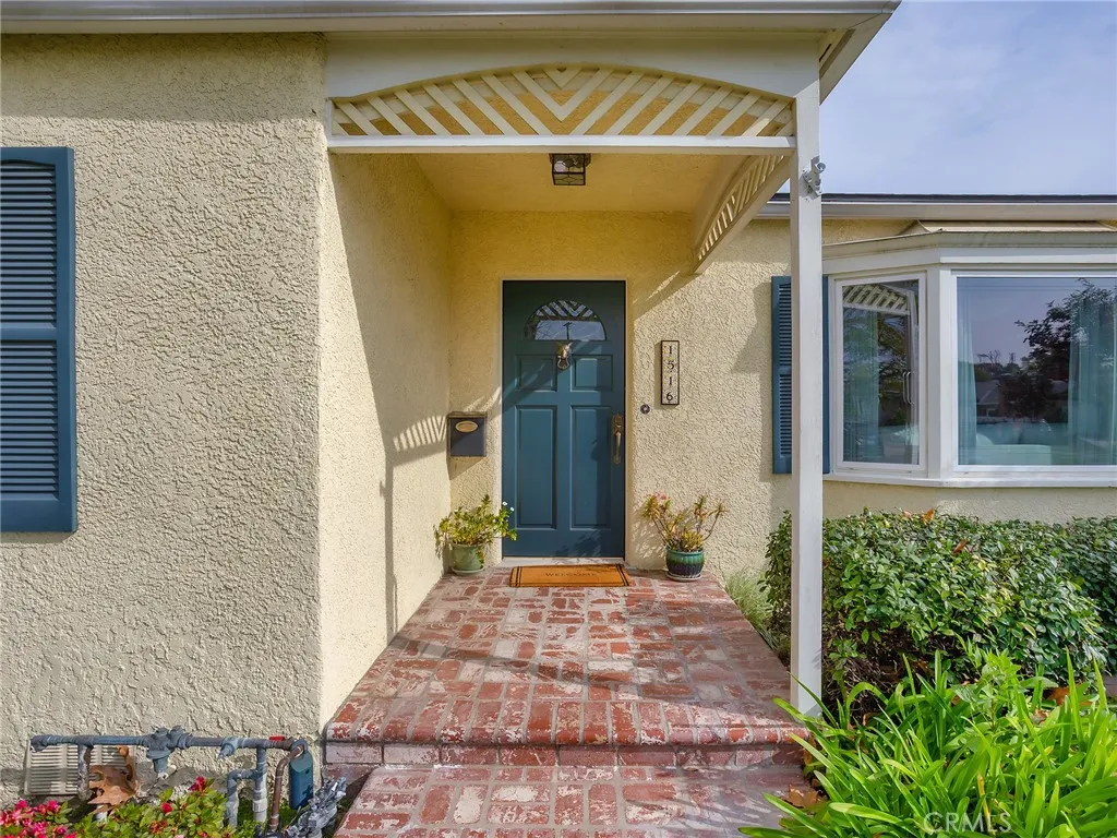 1516 N Pepper Street, Burbank, California 91505 home-pic-2