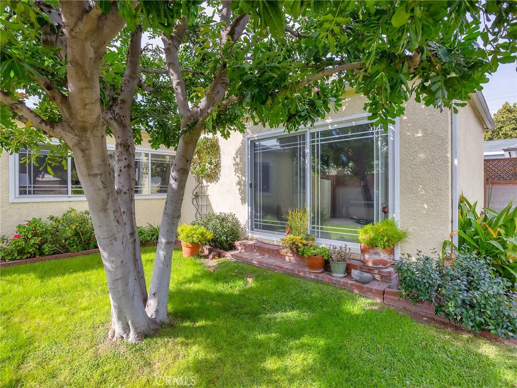 1516 N Pepper Street, Burbank, California 91505 home-pic-37