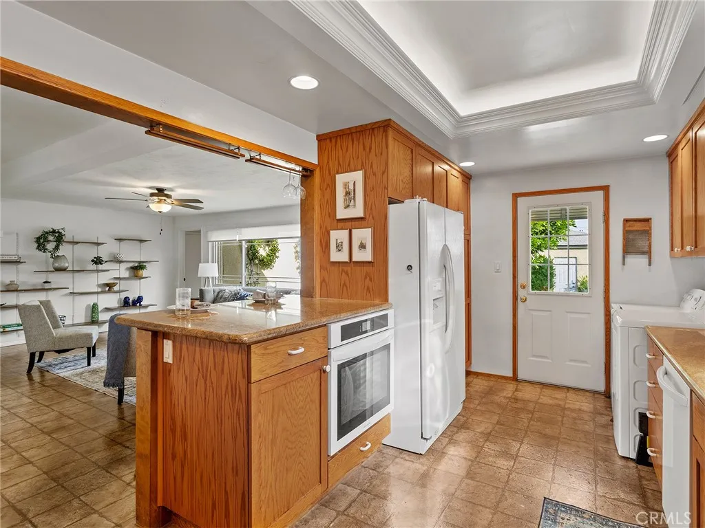 1516 N Pepper Street, Burbank, California 91505 home-pic-3