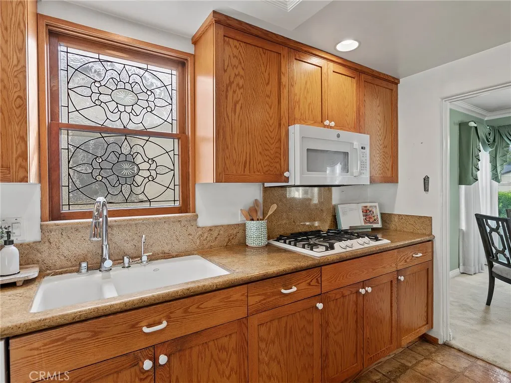 1516 N Pepper Street, Burbank, California 91505 home-pic-6