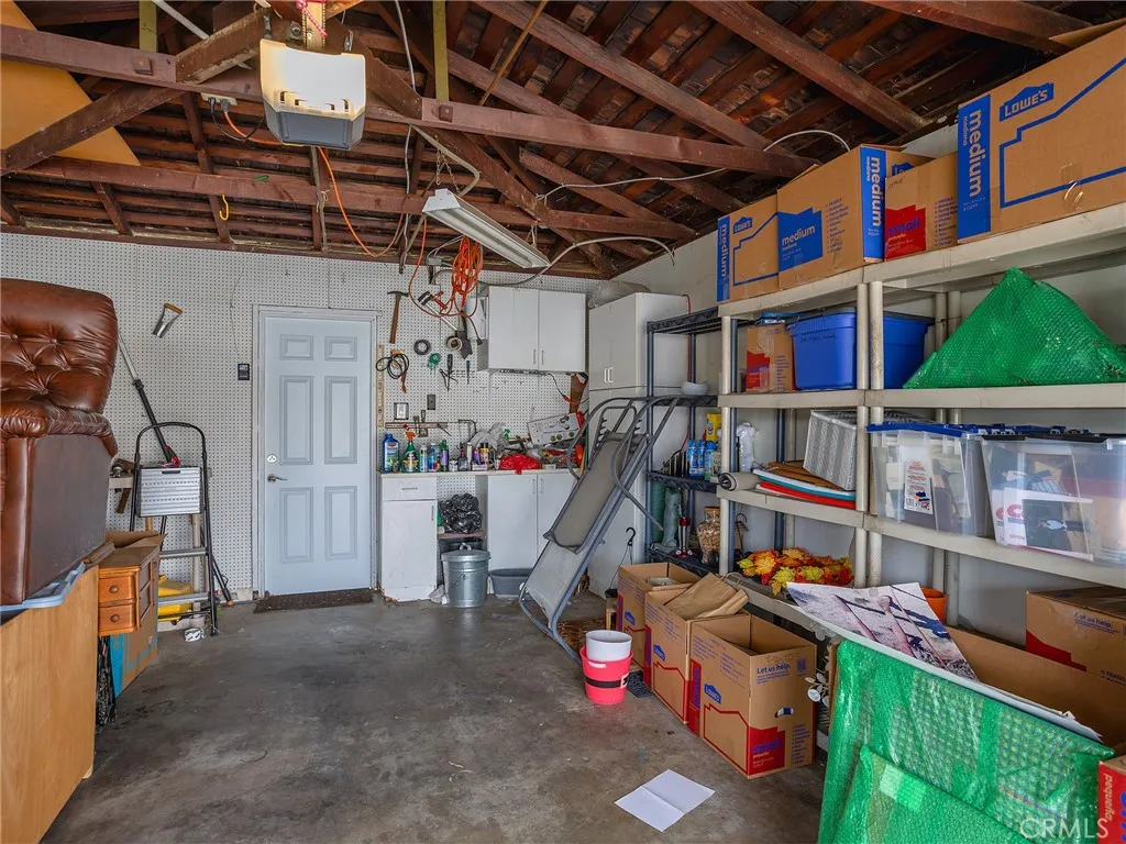 1516 N Pepper Street, Burbank, California 91505 home-pic-32