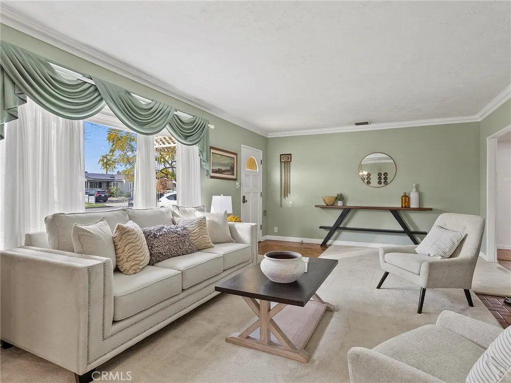 1516 N Pepper Street, Burbank, California 91505 home-pic-14