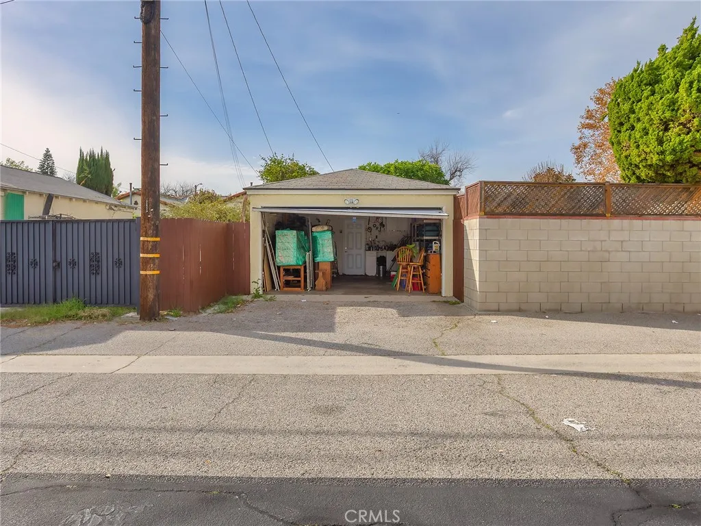 1516 N Pepper Street, Burbank, California 91505 home-pic-33