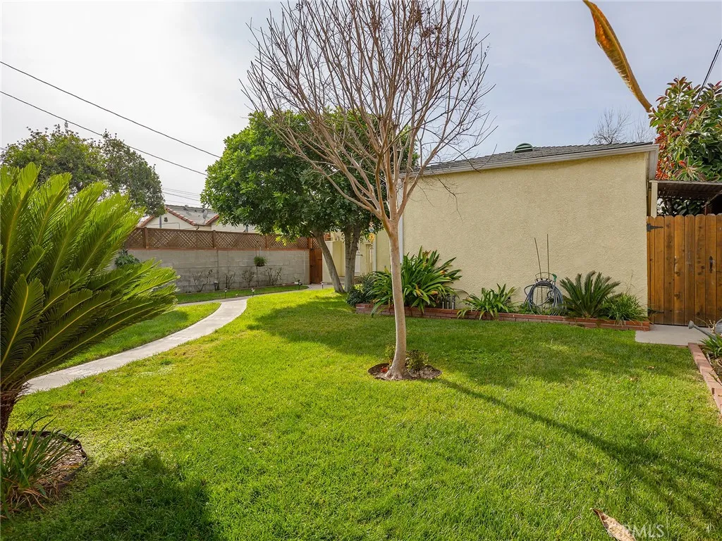 1516 N Pepper Street, Burbank, California 91505 home-pic-43