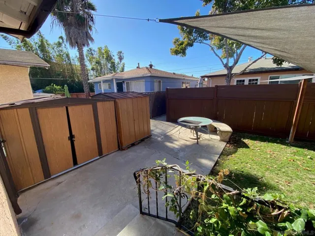 4832 Utah, backyard