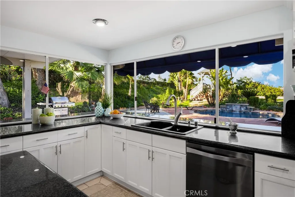 7230 Sarsaparilla Drive, Corona, California 92881 home-pic-19