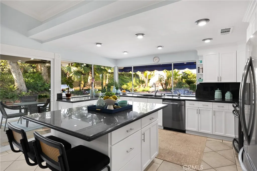 7230 Sarsaparilla Drive, Corona, California 92881 home-pic-17