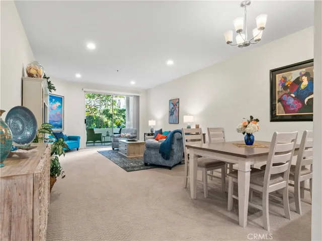 Living Room/Dining Area