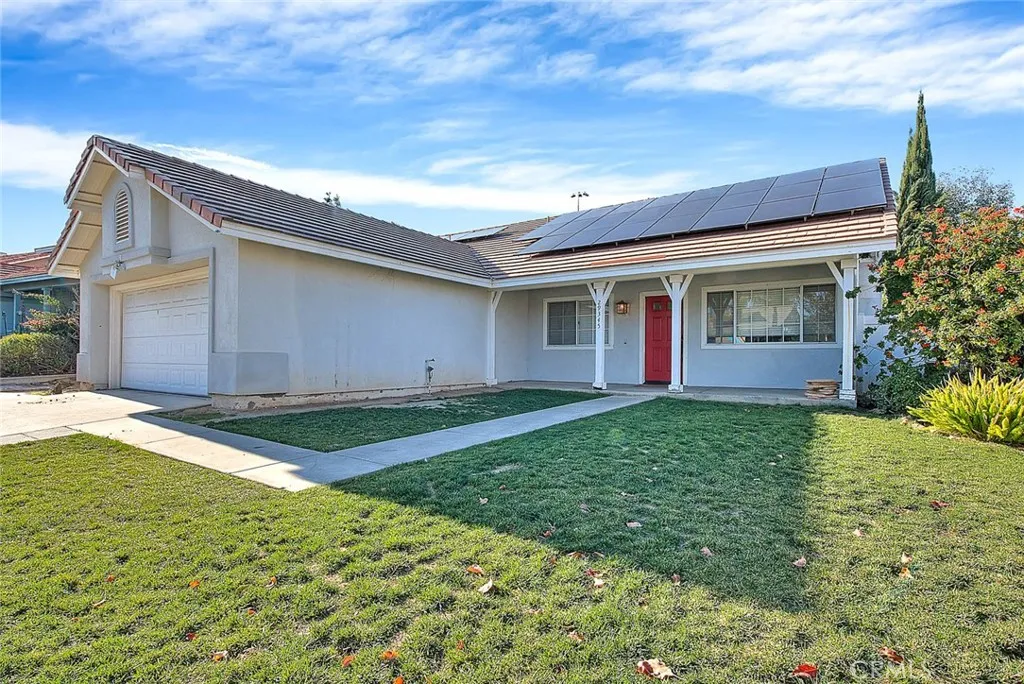 29345 Breakwater, Lake Elsinore, California 92530 home-pic-1