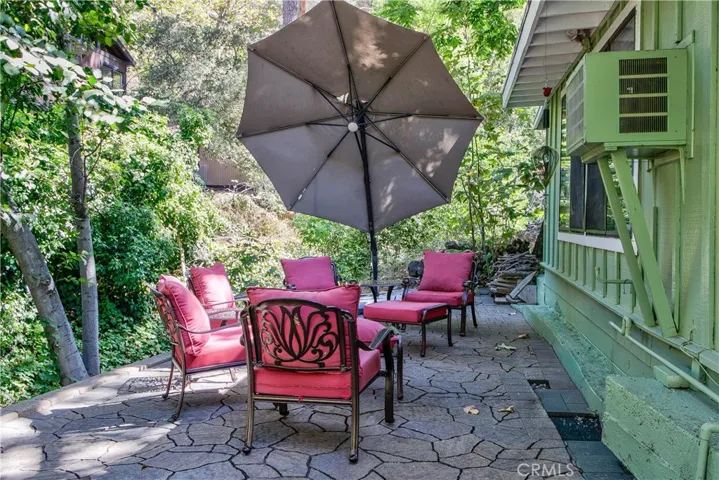 Backyard overlooking tiered down access to​​‌​​​​‌​​‌‌​​‌​​​‌‌​​​‌​​‌‌​​‌‌​​‌‌​​​​ creek.