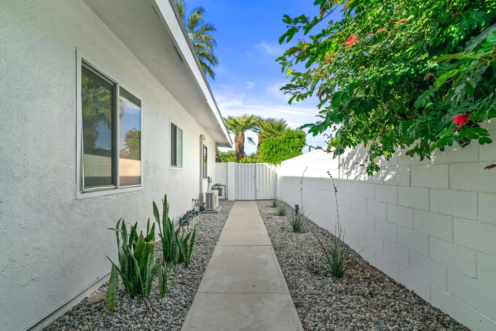 1175 E San Lucas Road, Palm Springs, California 92264 home-pic-48