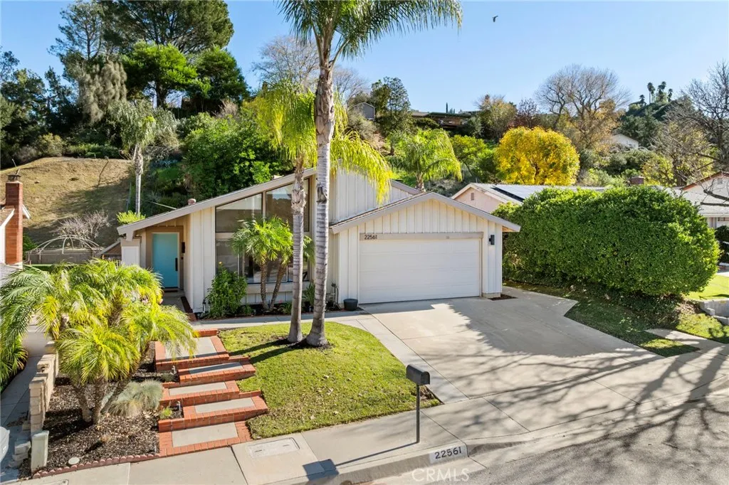 22561 Tula Drive, Saugus, California 91350 home-pic-1