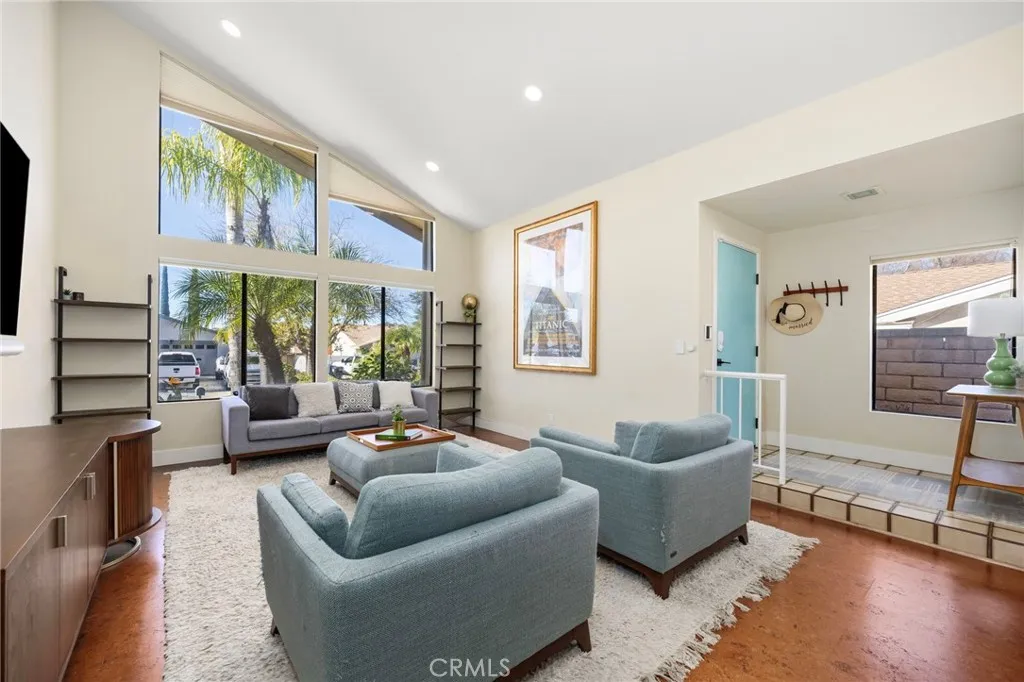 22561 Tula Drive, Saugus, California 91350 home-pic-2