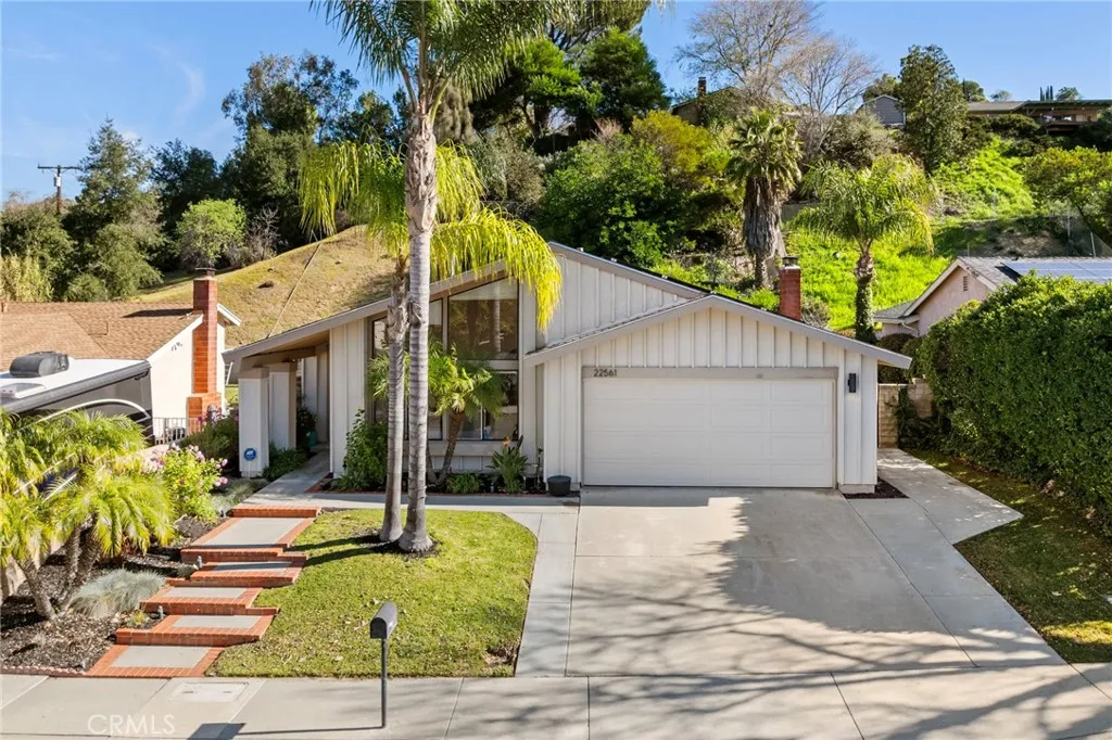 22561 Tula Drive, Saugus, California 91350 home-pic-4