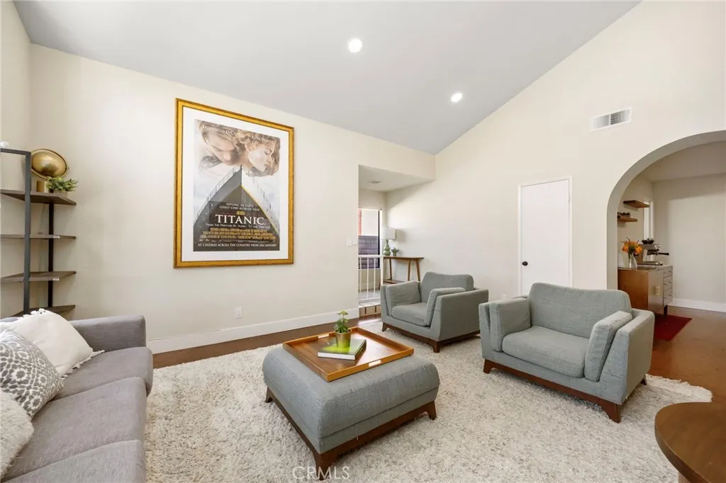 22561 Tula Drive, Saugus, California 91350 home-pic-8