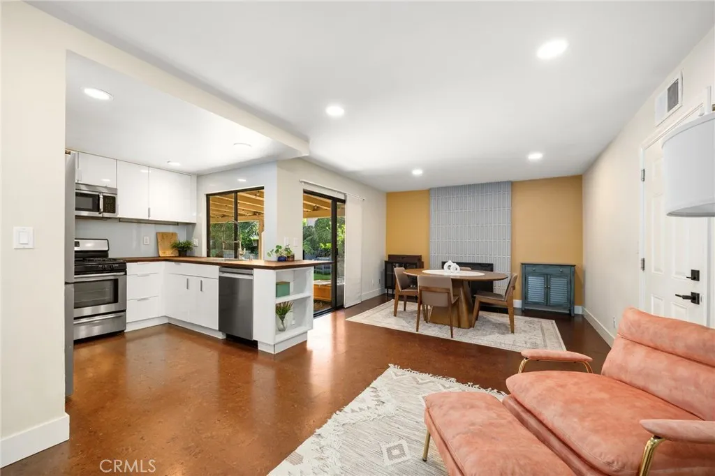 22561 Tula Drive, Saugus, California 91350 home-pic-12