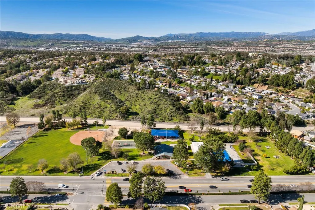 22561 Tula Drive, Saugus, California 91350 home-pic-40