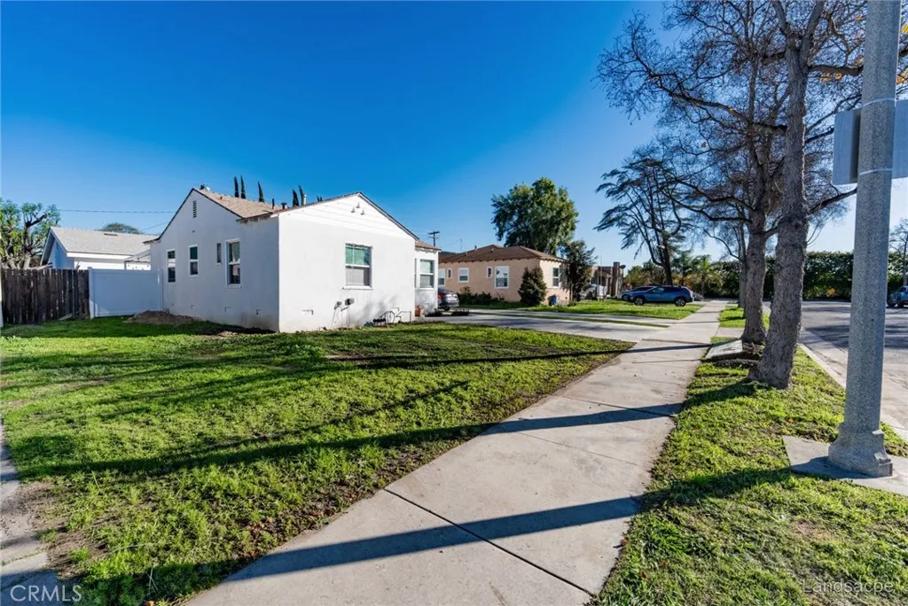 128 S Citrus Avenue, Fullerton, California 92833 home-pic-46