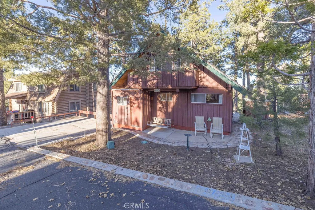 533 Villa Grove, Big Bear City, California 92314 home-pic-1