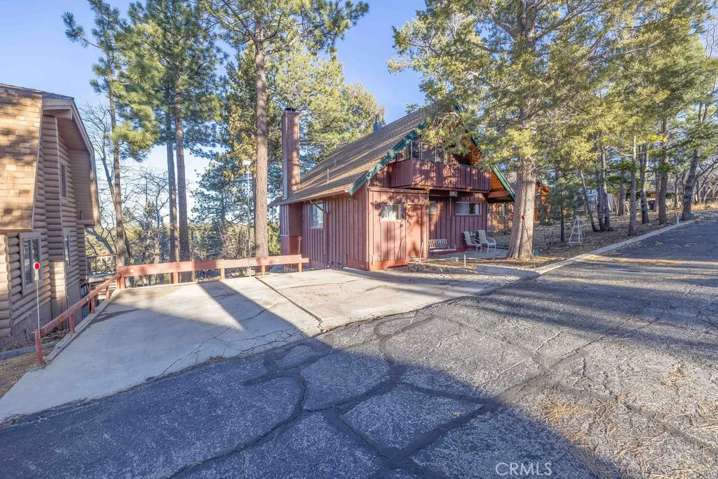 533 Villa Grove, Big Bear City, California 92314 home-pic-31
