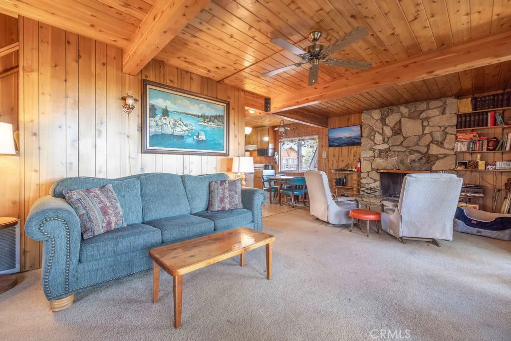 533 Villa Grove, Big Bear City, California 92314 home-pic-9