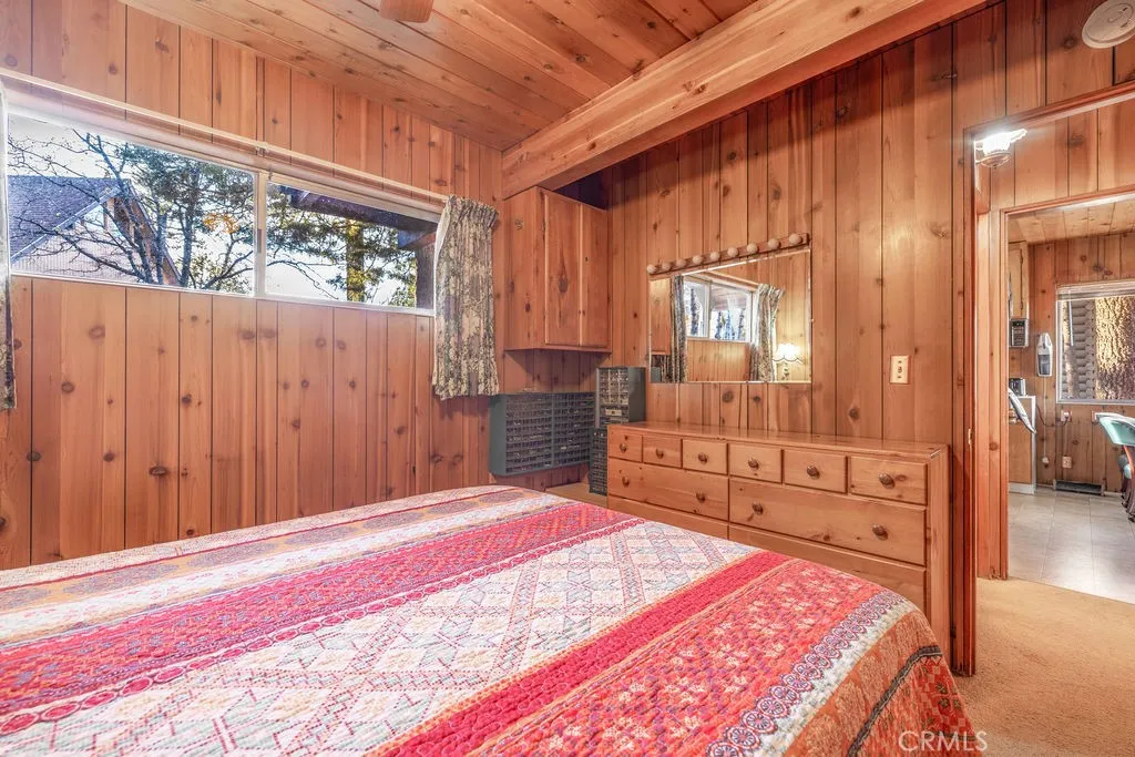 533 Villa Grove, Big Bear City, California 92314 home-pic-14