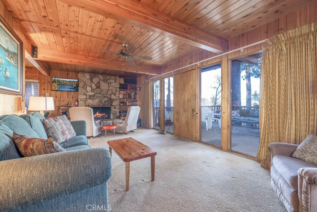 533 Villa Grove, Big Bear City, California 92314 home-pic-10