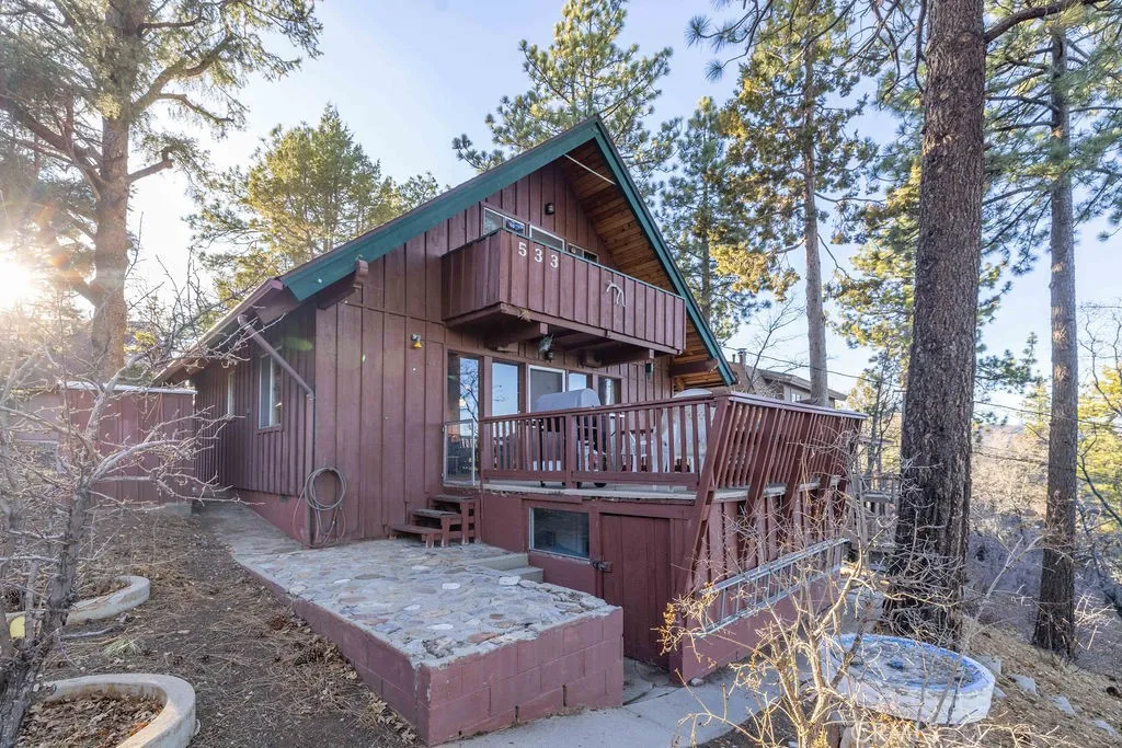 533 Villa Grove, Big Bear City, California 92314 home-pic-29