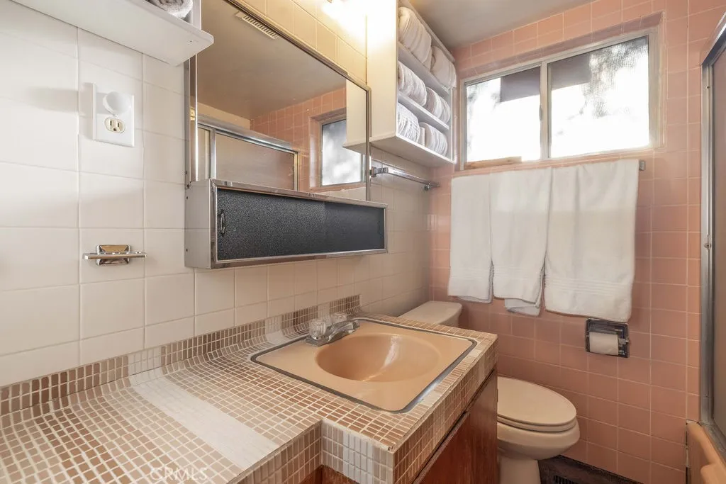 533 Villa Grove, Big Bear City, California 92314 home-pic-15