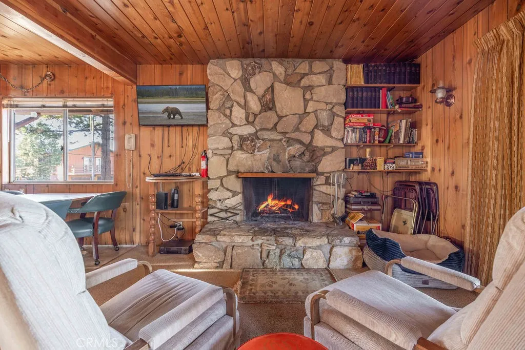 533 Villa Grove, Big Bear City, California 92314 home-pic-11