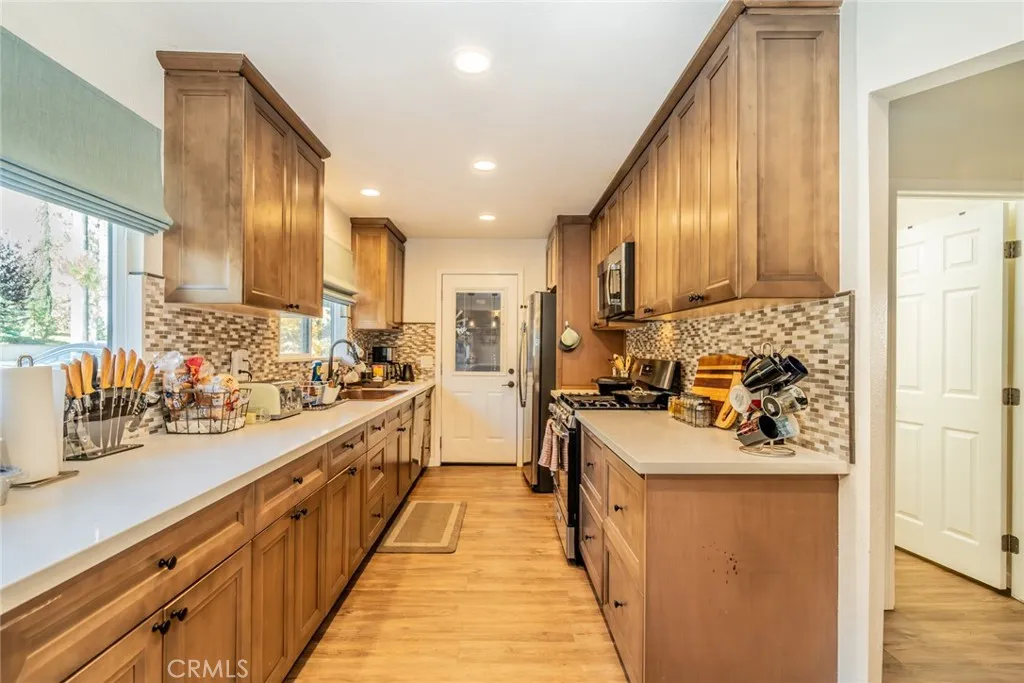 1181 Voltaire, Lake Arrowhead, California 92352 home-pic-8