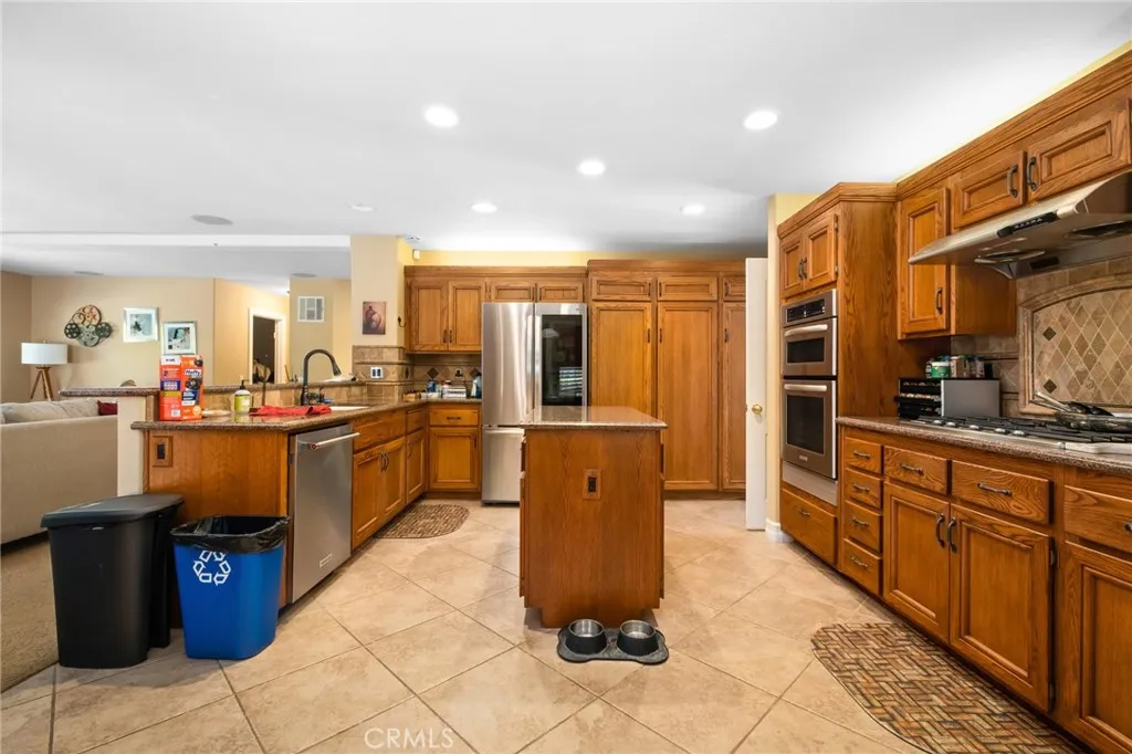23069 Sweetbay Circle, Wildomar, California 92595 home-pic-16