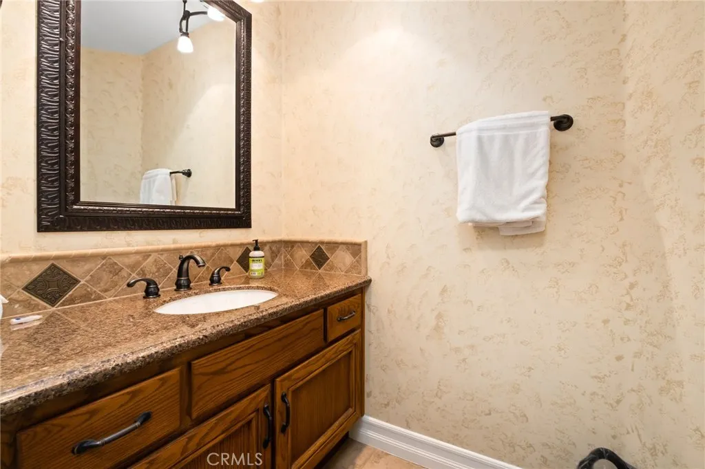 23069 Sweetbay Circle, Wildomar, California 92595 home-pic-19